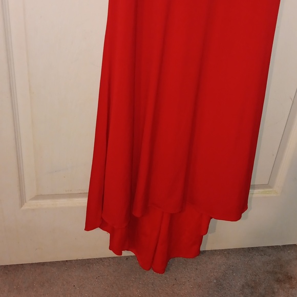 GORGEOUS RED EVENING GOWN - Picture 4 of 16